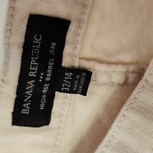 Banana Republic High Rise Barrel Jean with 1 cargo pocket